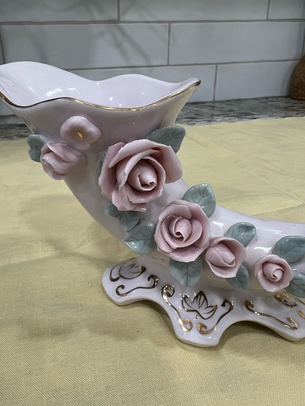 L’Amour China Cornucopia Shape